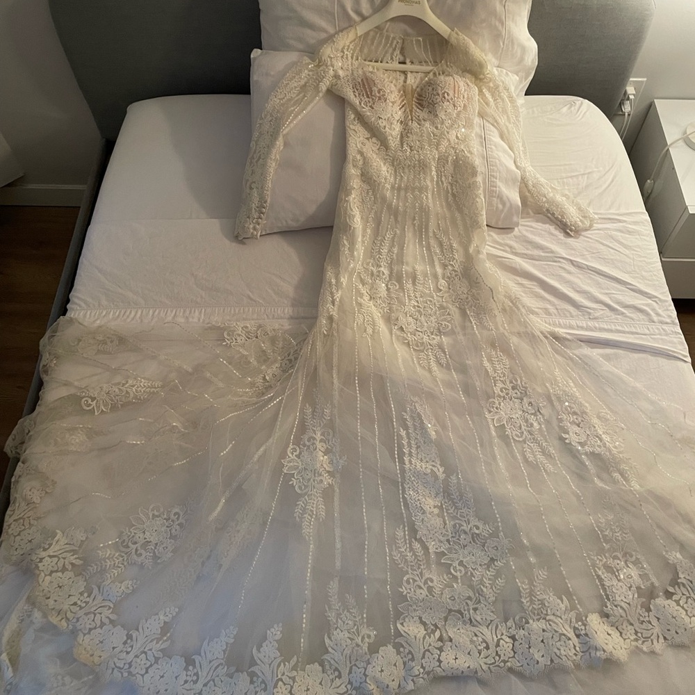 Wedding dress embroidered with thread,beads off white and crystal . - Picture 5 of 7